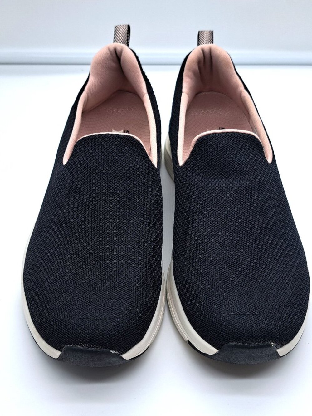 Skechers womens arch comfort slip-on athletic shoe - Size 7 - Picture 1 of 14